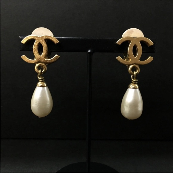 AUTH Chanel CC Logo Vintage Pearl Dangle Earrings Gold - Picture 1 of 7